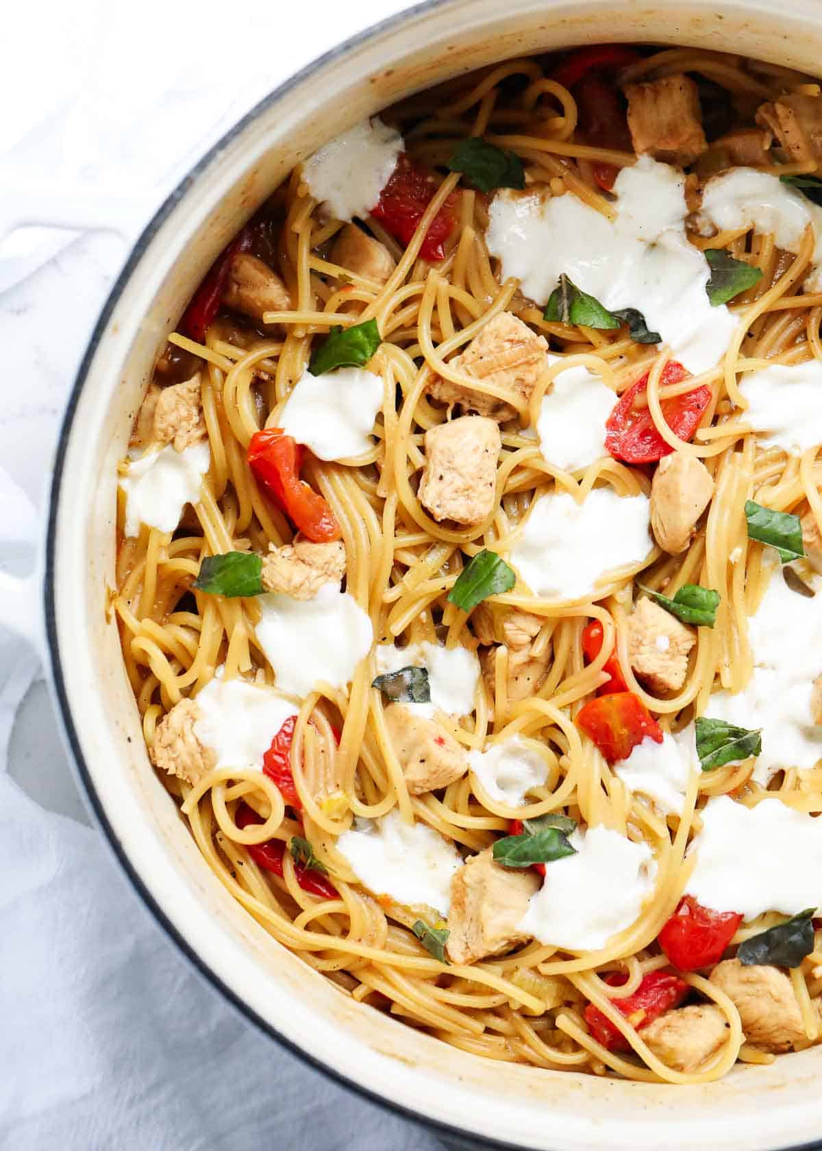 Easy One-Pot Caprese Pasta: Dinner in 20 Minutes Flat